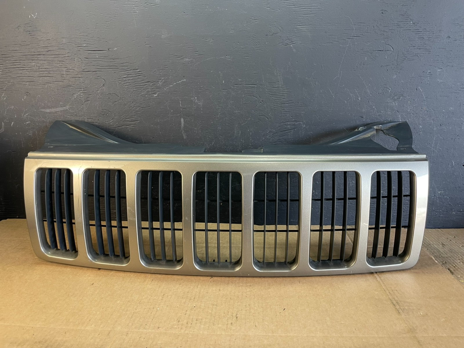 2005 to 2007 Jeep Grand Cherokee Front Upper Grill Grille Aftermarket AC5039 DG0