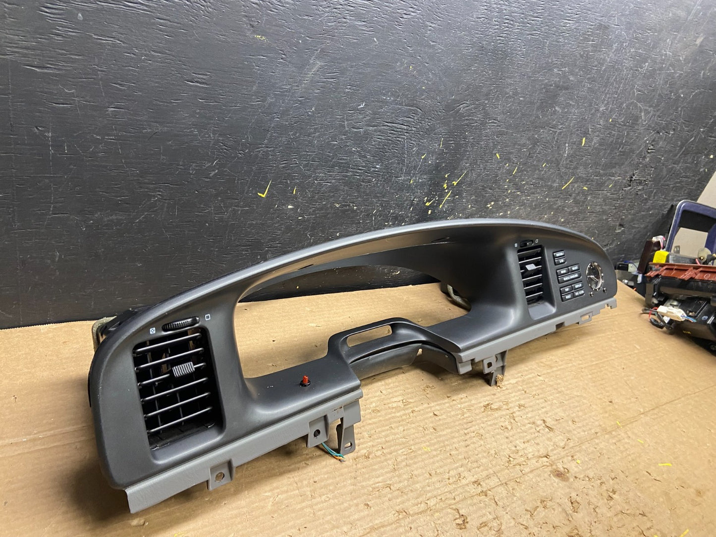1998 to 2001 Lincoln Continental  Speedometer Dash Bezel Air Vent W3091 DG1
