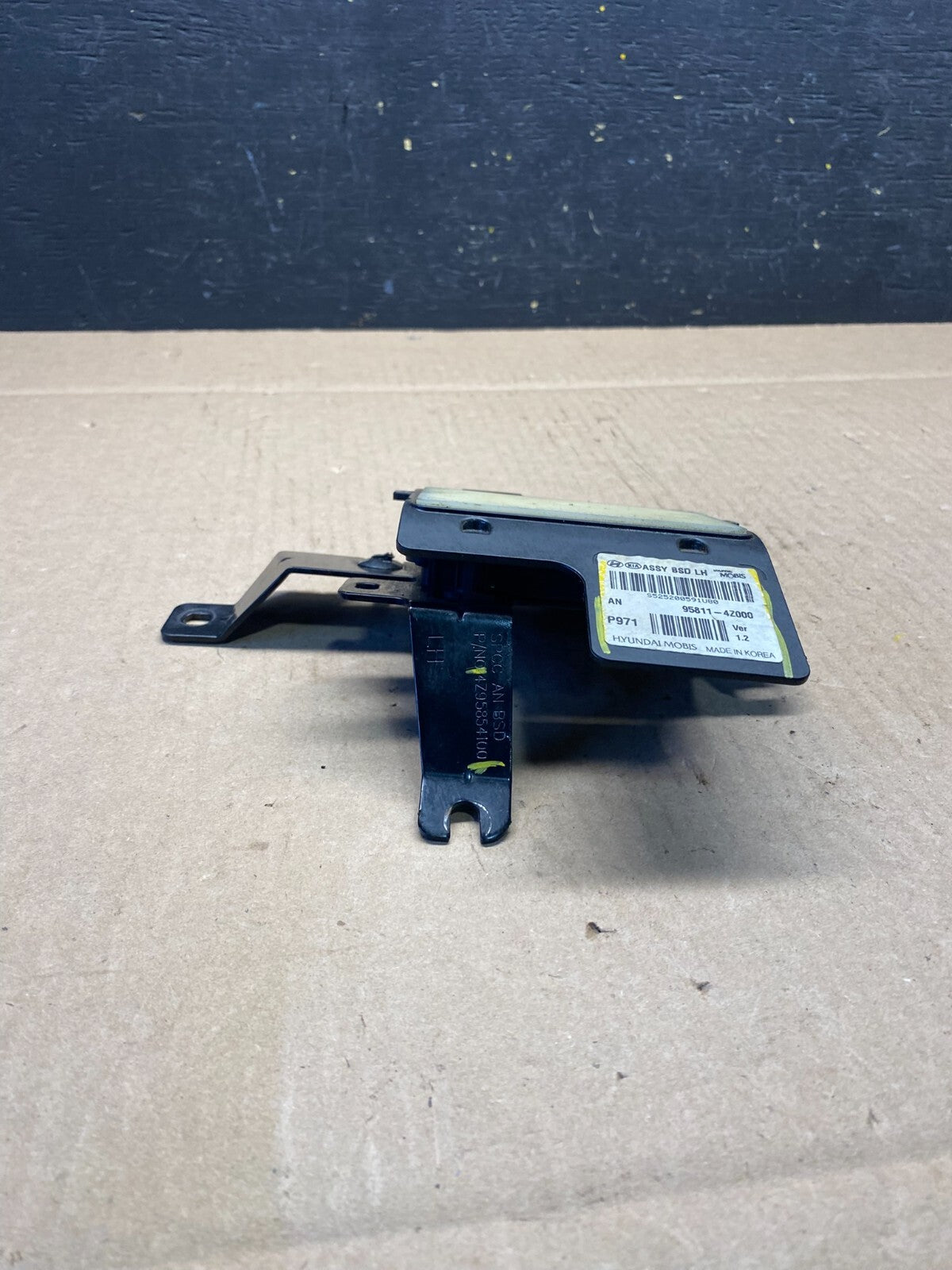 2013 to 2016 Hyundai Santa Fe Rear Blind Spot Alert Sensor OEM O3638 DG2
