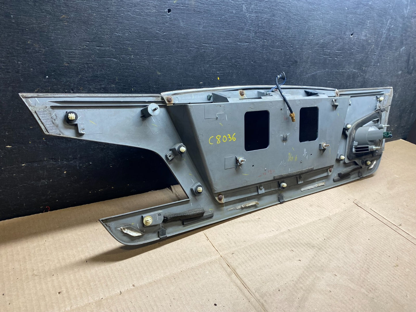 2006 2007 Infiniti M35 Rear Trunk Panel Trim Molding W/ Lights OEM C8036 DG16