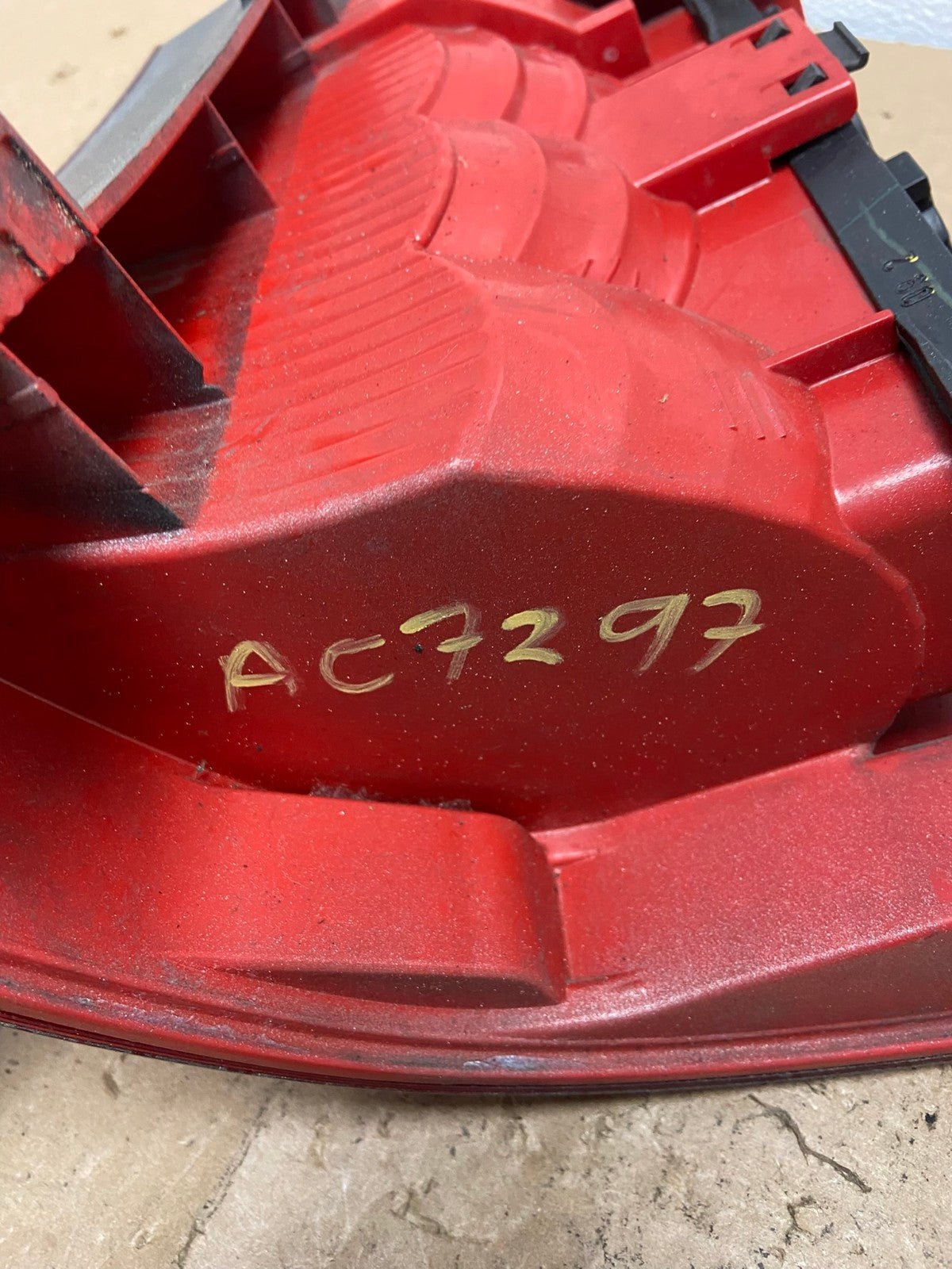 2002-2005 Mercedes ML350 ML-Class Left Driver Lh Side Tail Light AC7297 LK7