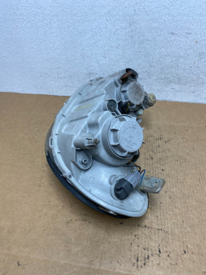 2002-2005 Hyundai Sonata Right Passenger Headlight Halogen AD4670 DW5