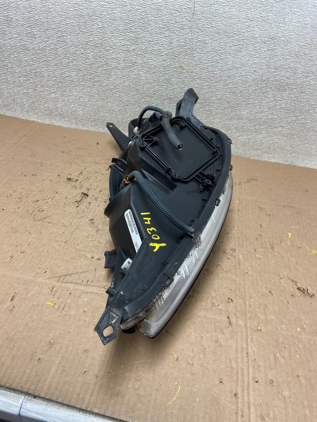 2004-2005 Toyota Sienna Right Passenger Halogen Headlight TYC Y0341 DW9