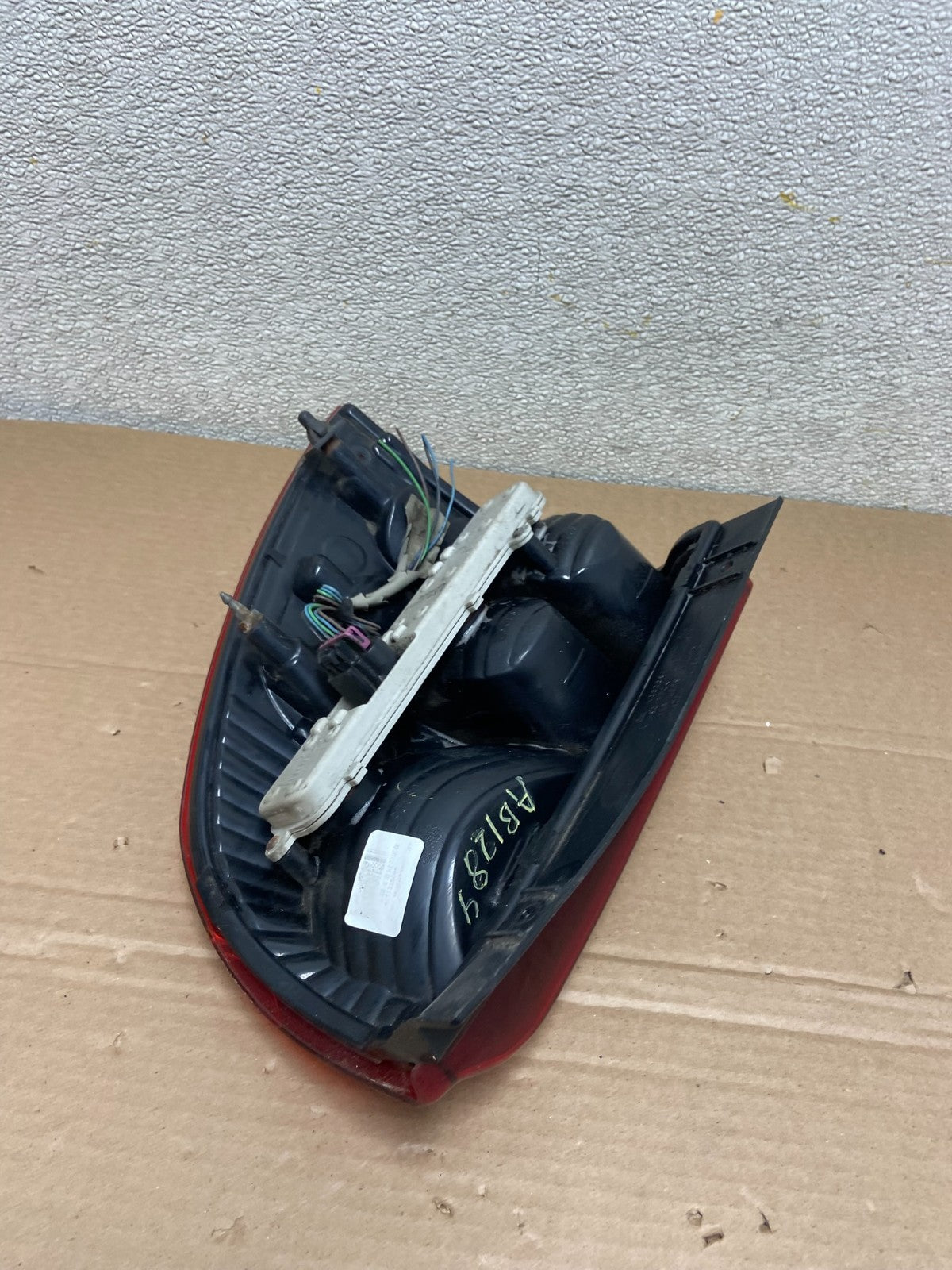 2004 to 2007 Buick Rainier Left Driver LH Tail Light OEM AB1284 LK6