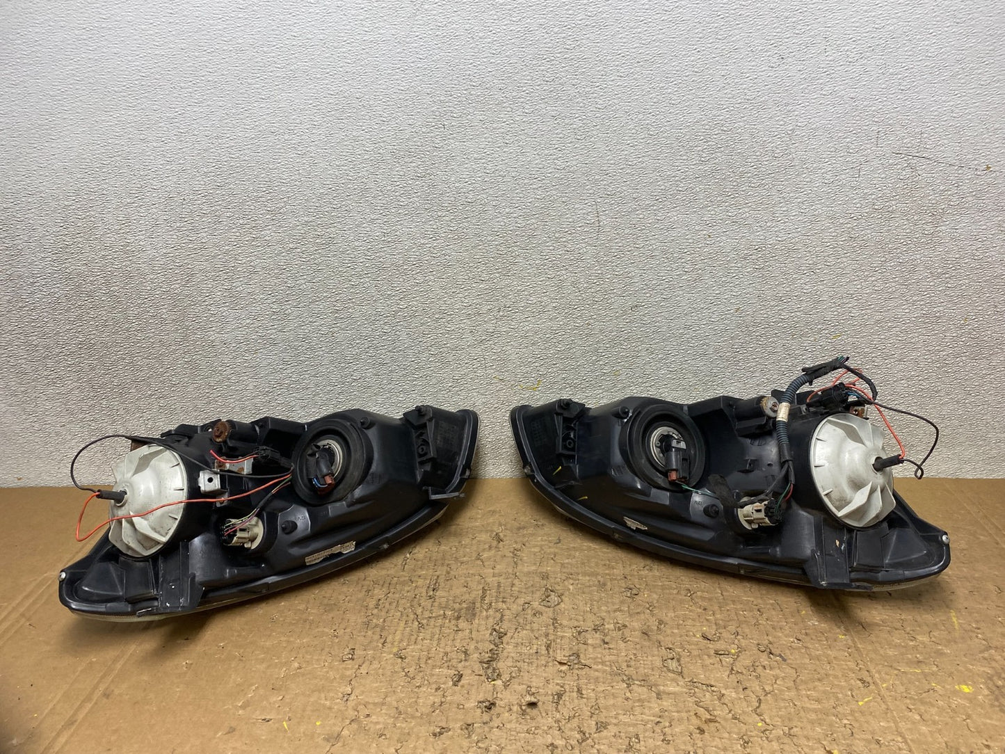 2005 to 2006 Nissan Altima Left+Right Set Halogen Headlights Oem V8697 DW8