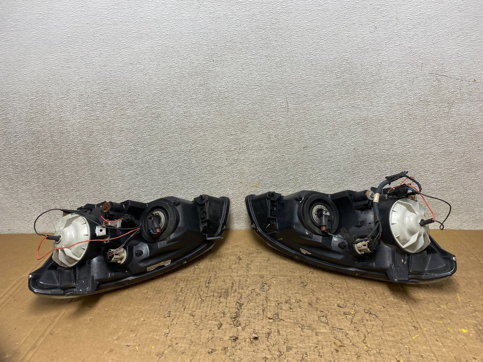 2005 to 2006 Nissan Altima Left+Right Set Halogen Headlights Oem V8697 DW8
