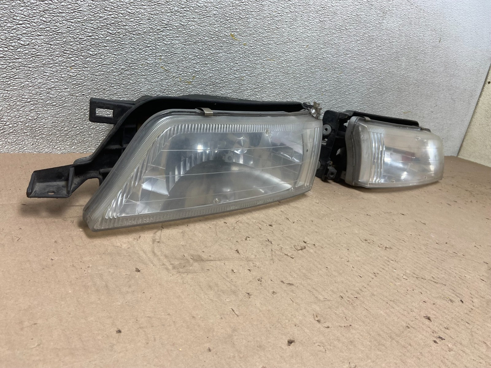 1997 - 1999 Nissan Maxima Left+Right Side Headlights Halogen OEM AA0566 DW2