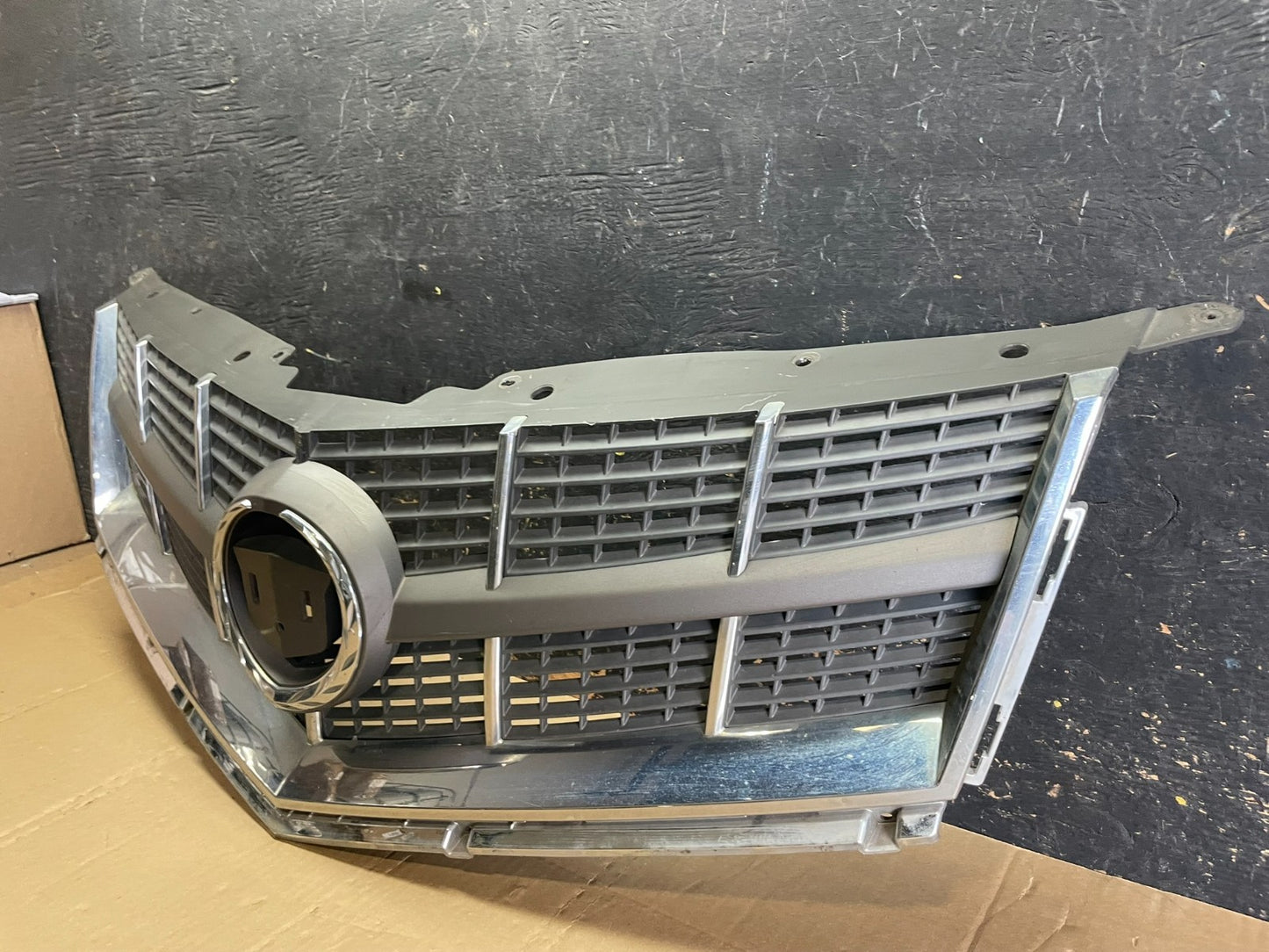 2010 to 2012 Cadillac SRX Front Upper Grille Grill OEM AA8822 DG2