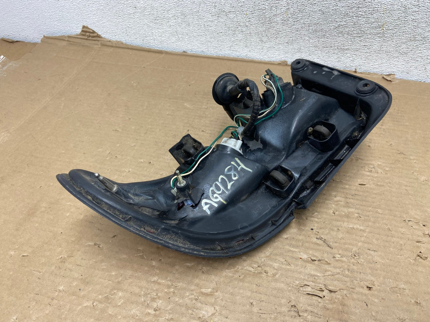 1993 to 1997 Geo Prizm Left Driver Right Side Tail Light AG9284 LK4