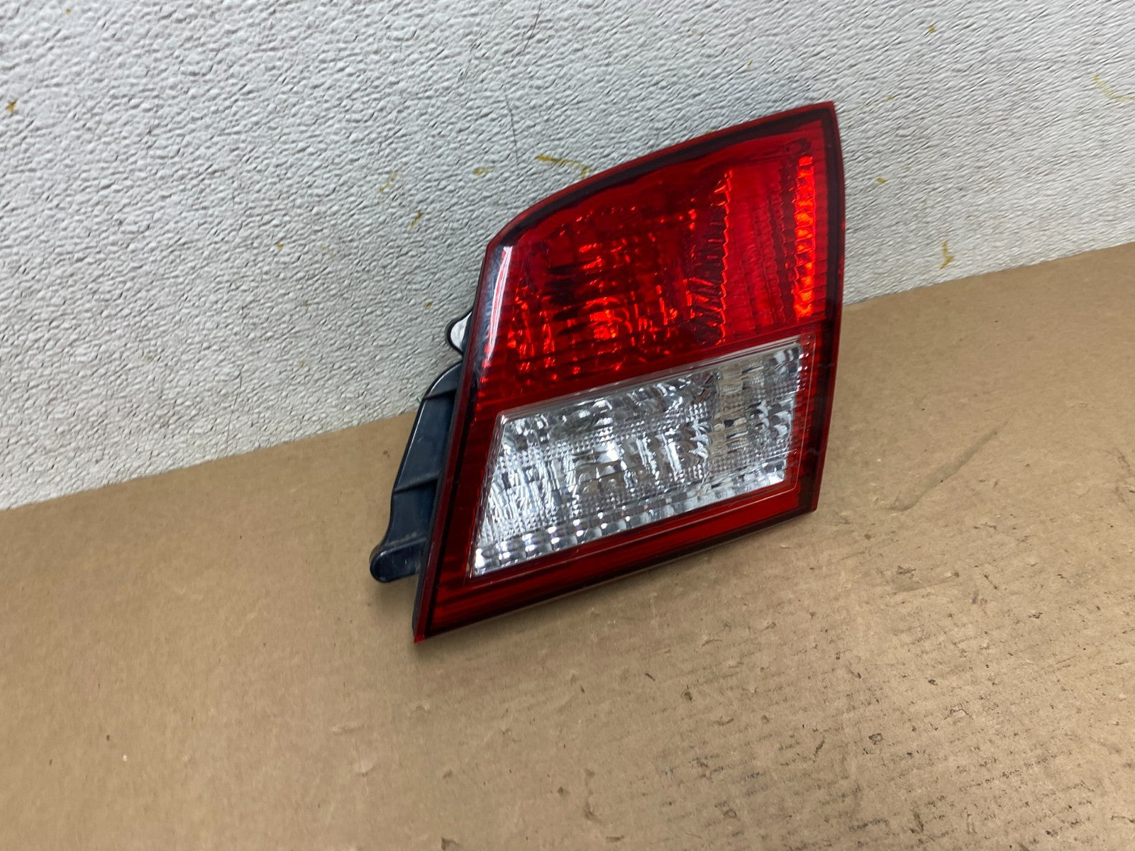 2002-2004 Infiniti i35 Inner Right Passenger Rh Side Tail Light OEM O9761 DW2