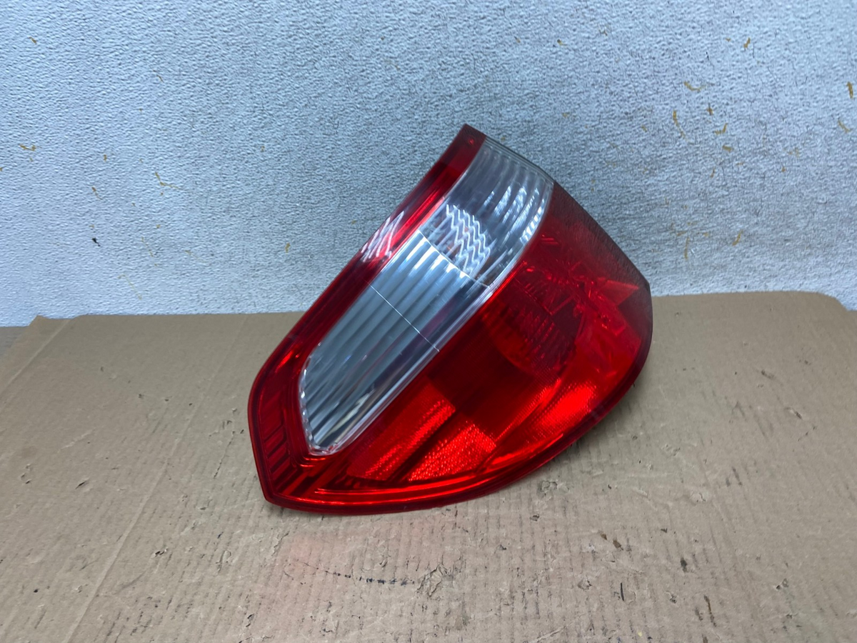 2005 2006 2007 Honda Odyssey Left Driver LH Side Tail Light AI1319 LK2