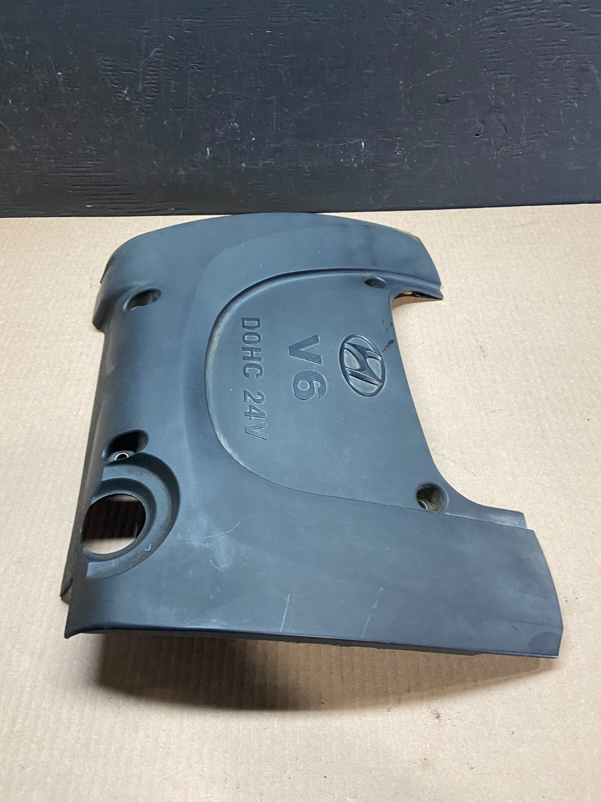 2002 to 2005 Hyundai Sonata 2.4L Engine Trim Cover E8419 PS3