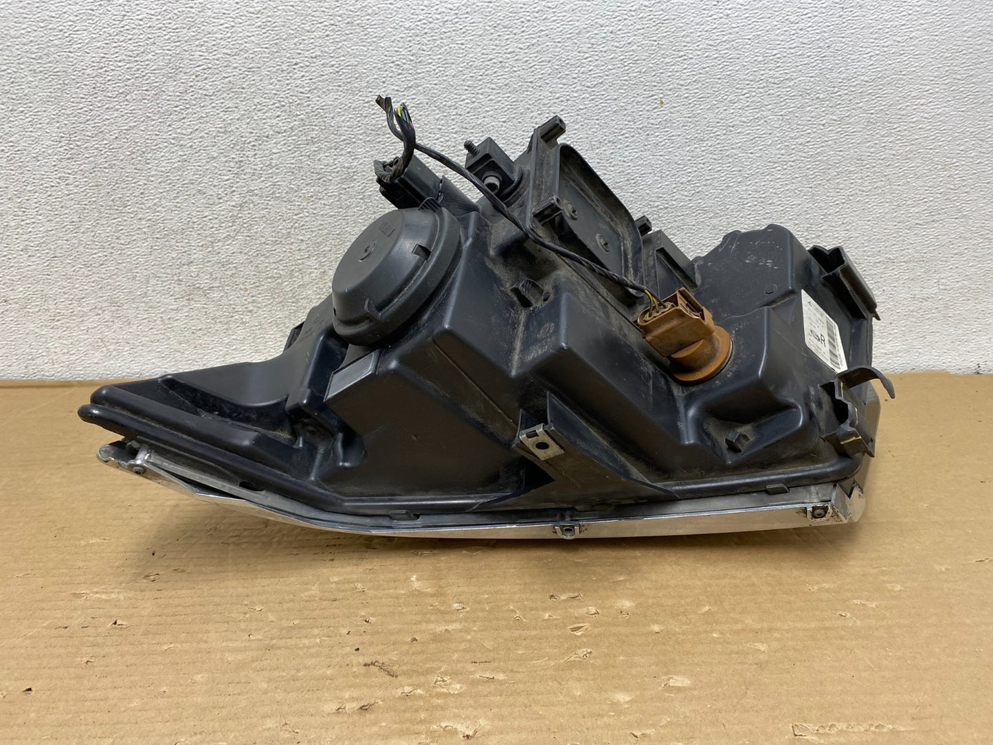 2011 to 2014 Ford Edge Front Right Passenger Headlight Halogen AG9226 DW7
