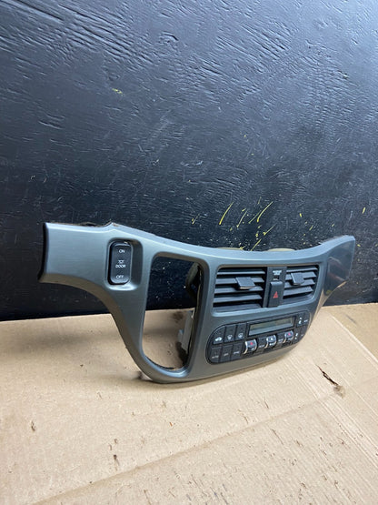 2005 to 2010 Honda Odyssey  Radio Climate Control Dash Trim Bezel Oem Y5302 DG1