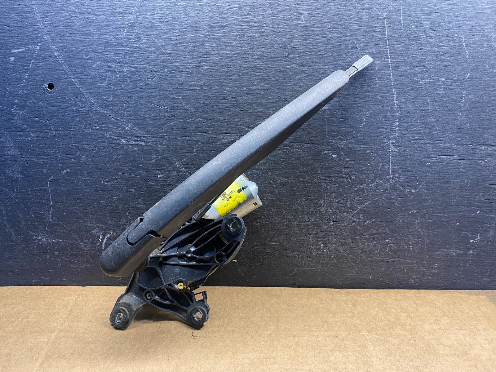 2011 to 2019 Ford Explorer Rear Windshield Wiper Motor ad7510 DG0