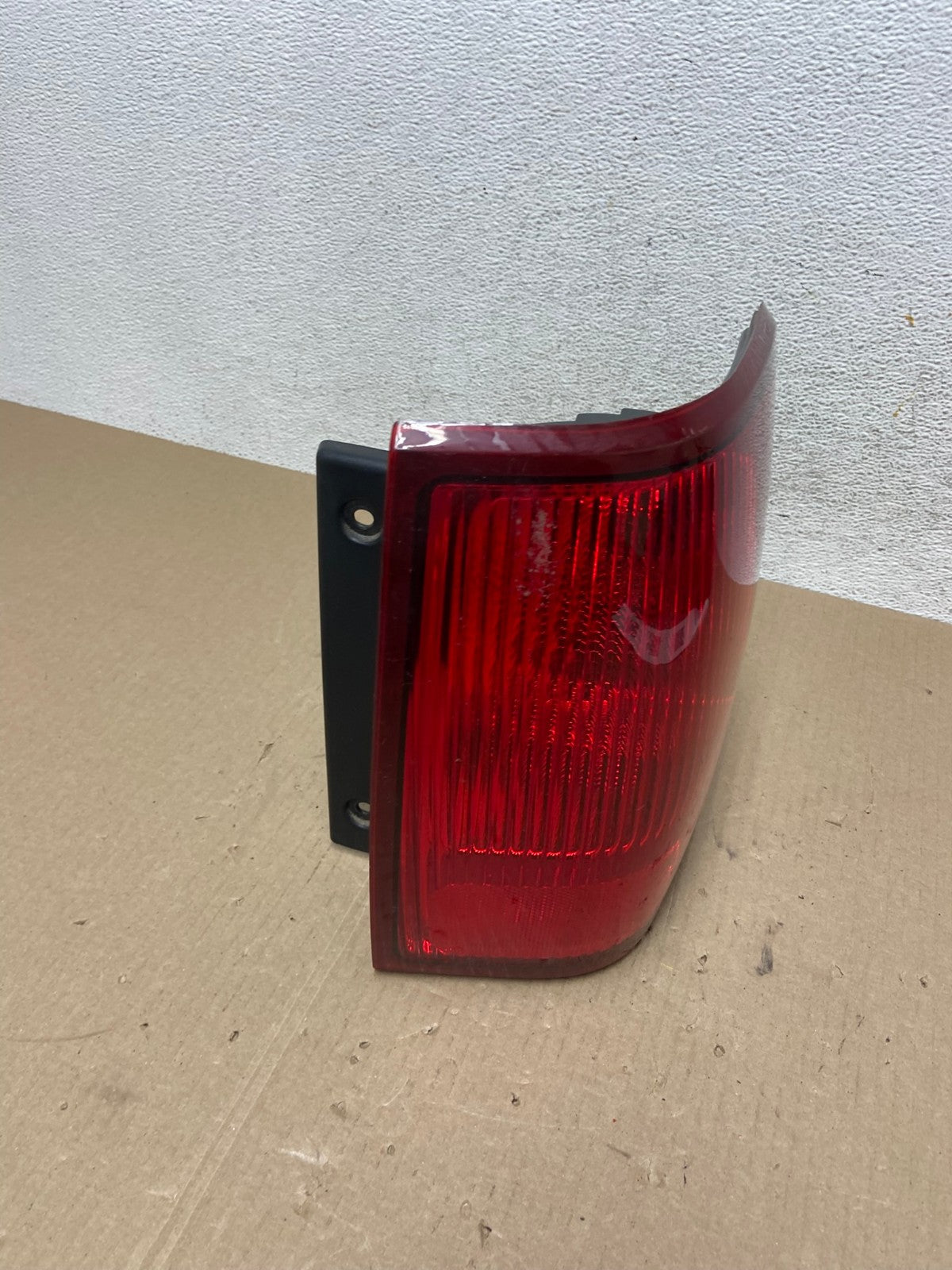 2003 to 2006 Lincoln Navigator Right Passenger Side Tail Light AE7004 LK2