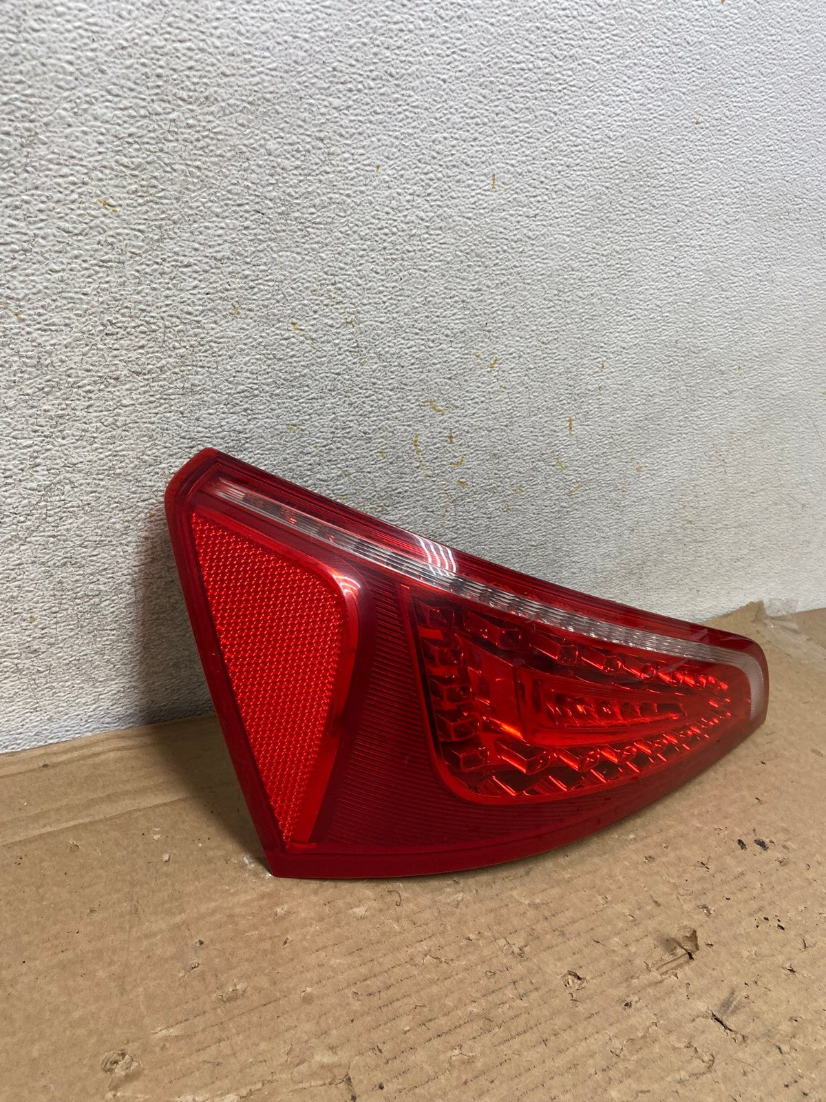 2009 to 2012 Audi Q5 Left Driver LH Side Tail light AH8931 LK2
