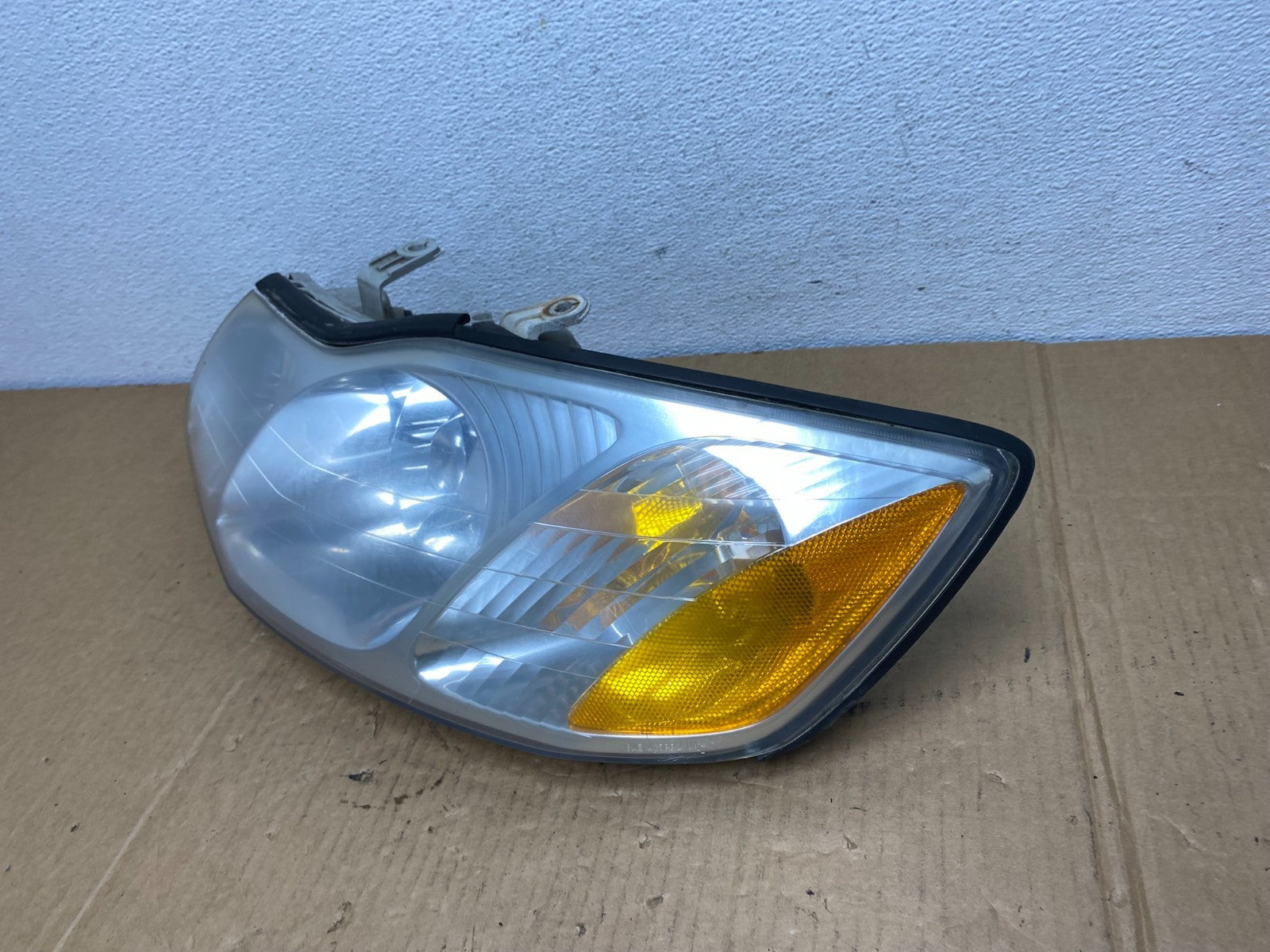 2000 to 2004 Toyota Avalon Halogen Left Driver LH Headlight AC7621 DW1