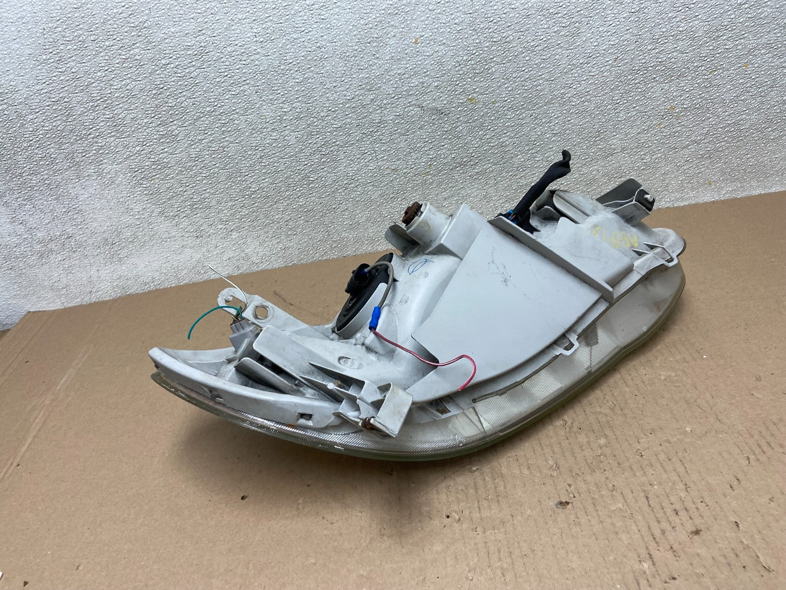 2005 to 2008 Toyota Corolla Left Driver LH side Headlight Oem AB5930 DW8