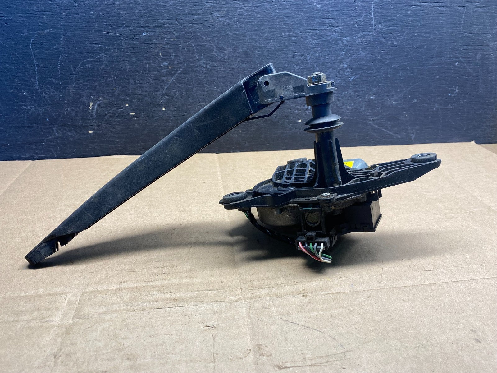 2008 to 2012 Buick Enclave Windshield Rear Wiper Motor AE8238 DG3