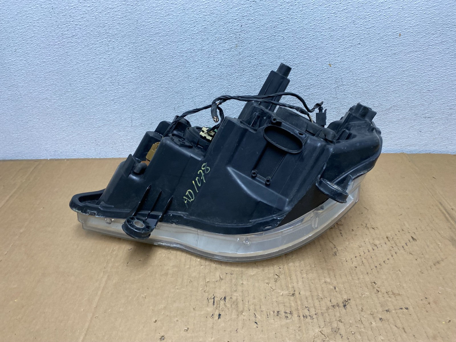 2011 to 2016 Chrysler Town and Country Right Passenger Headlight AD1078 DW8