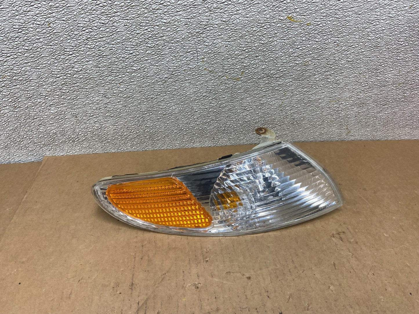 1999-2001 Toyota Solara Right Passenger RH Front Turn Park Signal Z6739 DW0