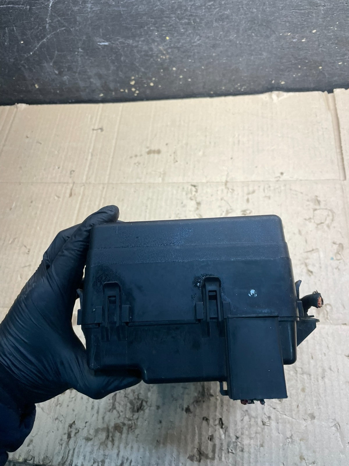 2015 Chrysler 300 Fuse module 68213805AC X8354 PS3