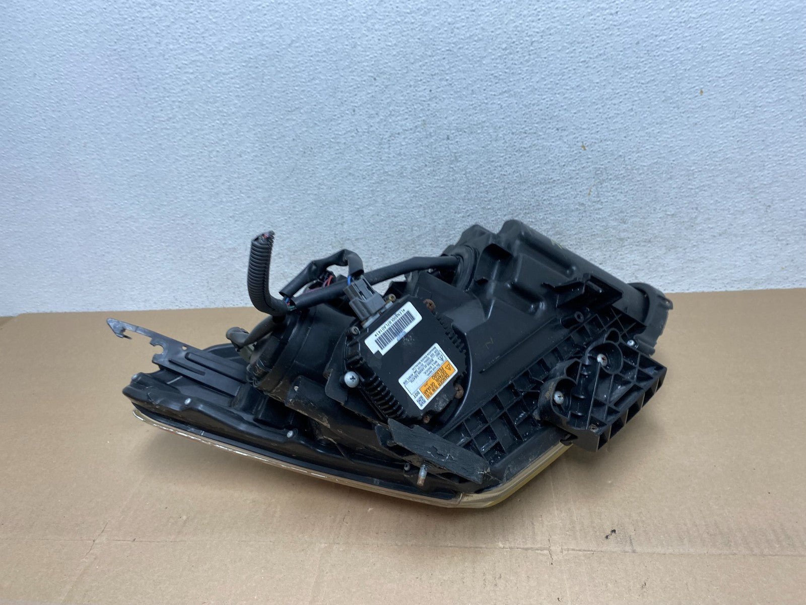 2008 to 2013 Nissan Rogue HID Xenon Headlight Left Driver Lh Side AE6633 DW11