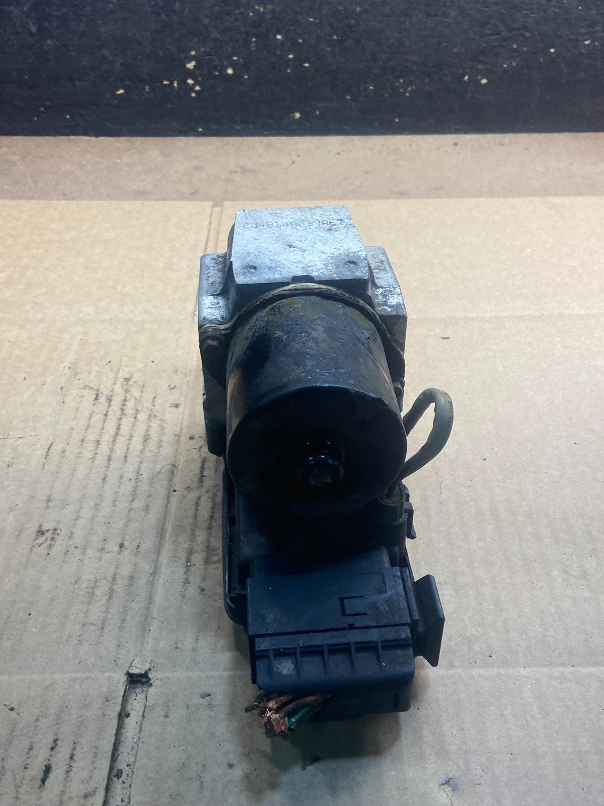 1999 to 2000 Ford F250 F350 SRW ABS Pump Control OEM 2c342c346be y4342 DG5