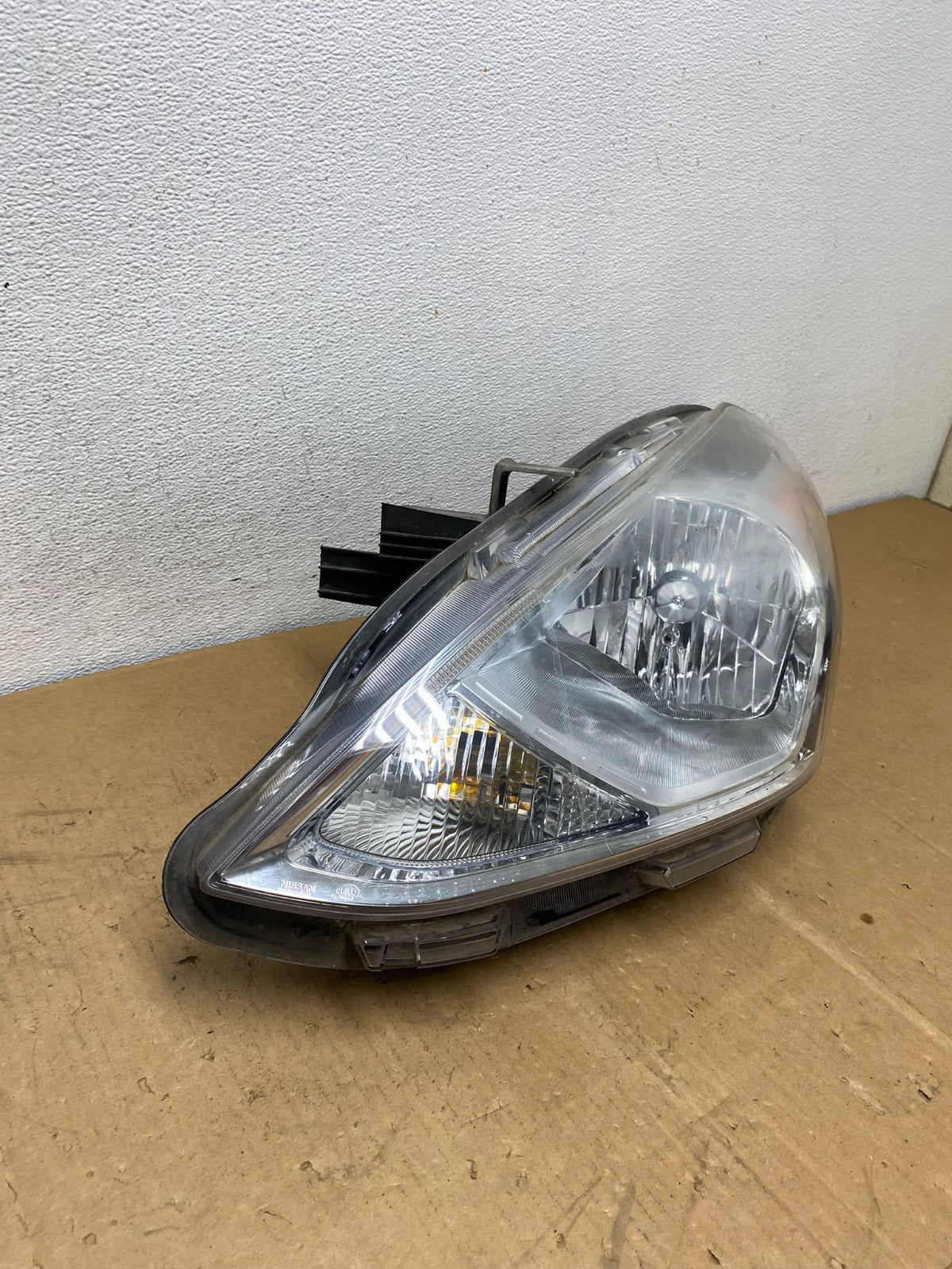 2015 to 2019 Nissan Versa Headlight Left Driver Lh Side AC8634 DW1