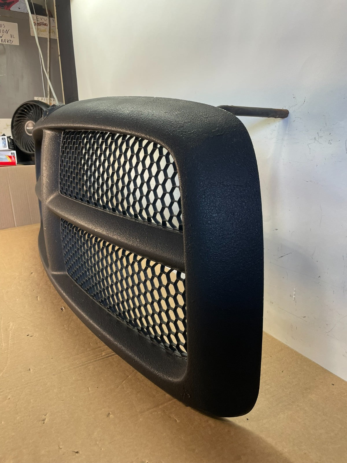2002 2003 2004 2005 Dodge Ram 1500  Upper Front Grill Grille AG2926 DG1