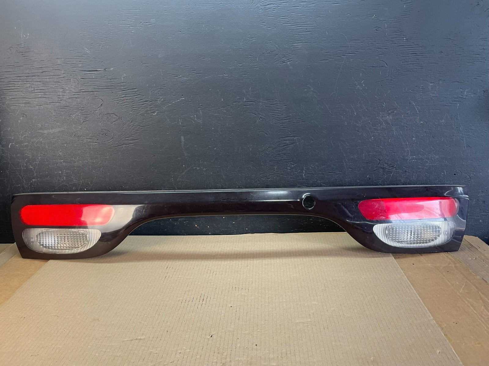 2000 to 2002 Ford Taurus Trunk Rear Center Lid Tail Light Panel ae3437 DG0
