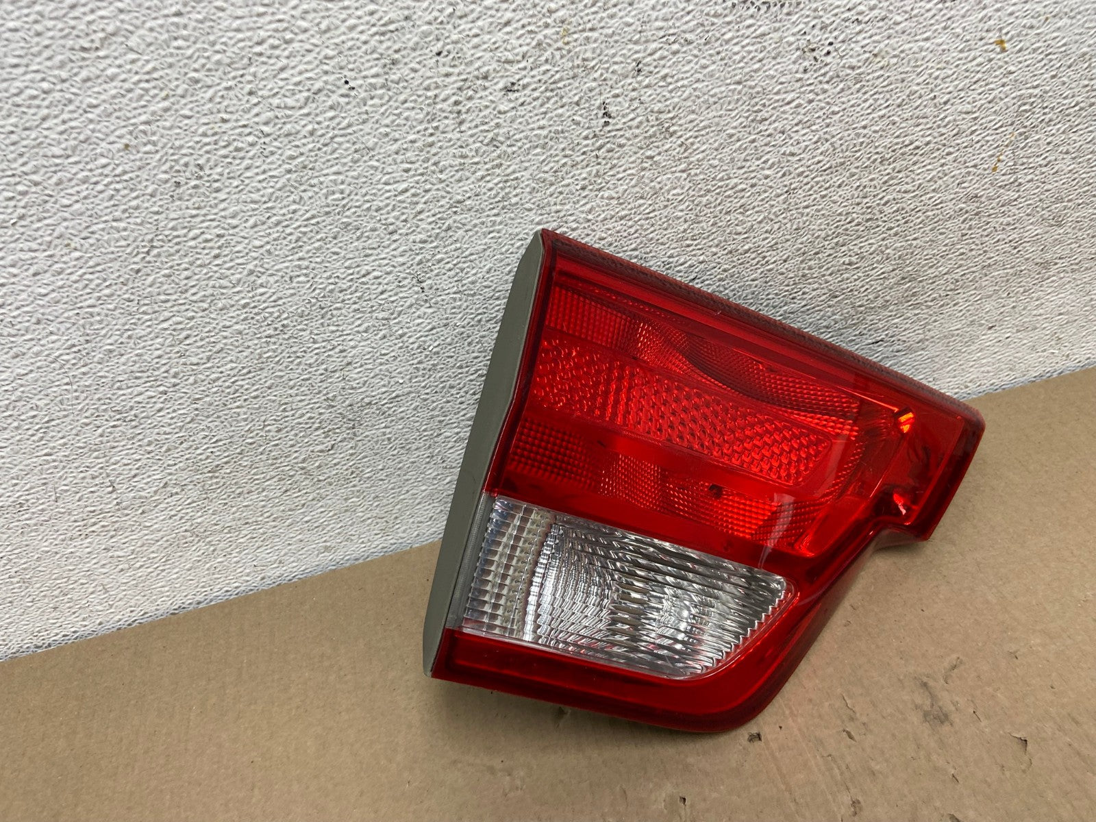 2011-2013 Jeep Grand Cherokee Left Driver Side Lh Inner Tail Light AE9557 LK2