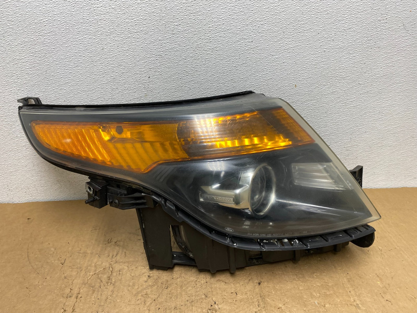 2011 - 2015 Ford Explorer Police Right Passenger Halogen Headlight AD0551 DW0