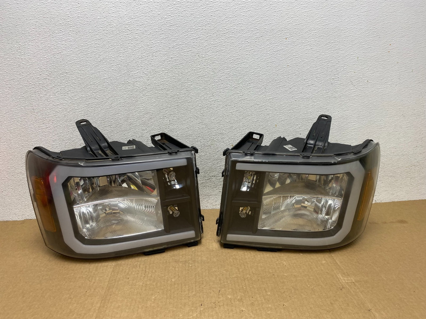 2007 - 2014 GMC Sierra Left+Right Set LED Headlights AF9532 DG0