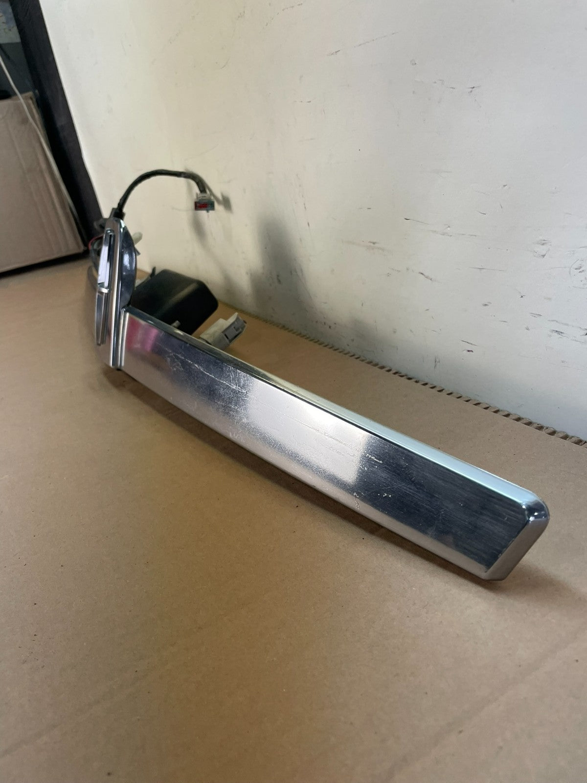 2009 to 2012 Lincoln MKS Trunk Moulding Chrome With Back Up W/Camera AH8556 DG1