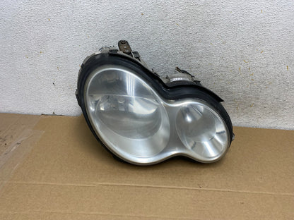 2005 to 2007 Mercedes-Benz C-Class Right Passenger Side Headlight AH7721 DW0