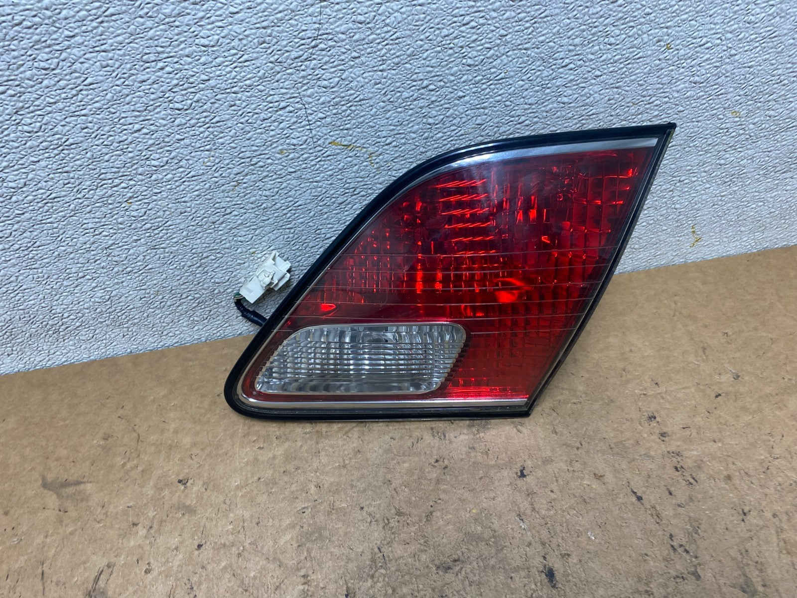2002 2003 2004 Lexus Es300 Es330 Right Passenger Inner Tail Light Oem T0727 DW0