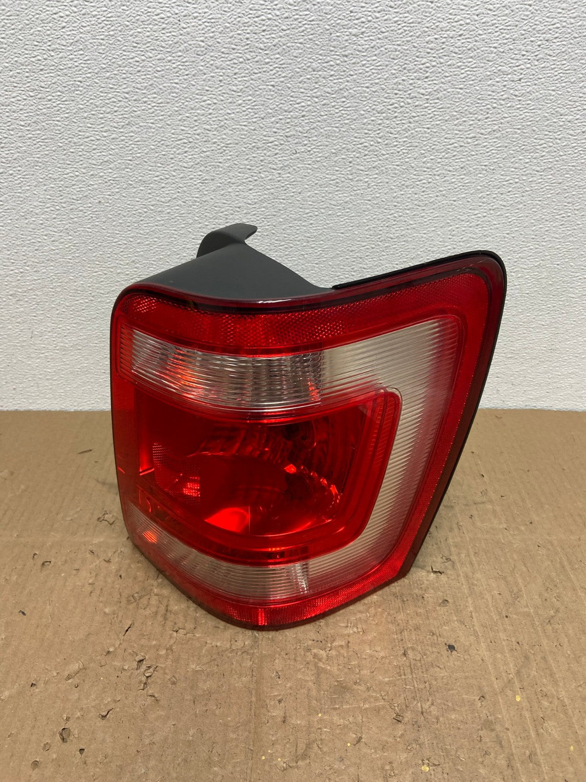 2008 to 2012 Ford Escape Right Passenger RH Side Tail Light AB8586 LK0