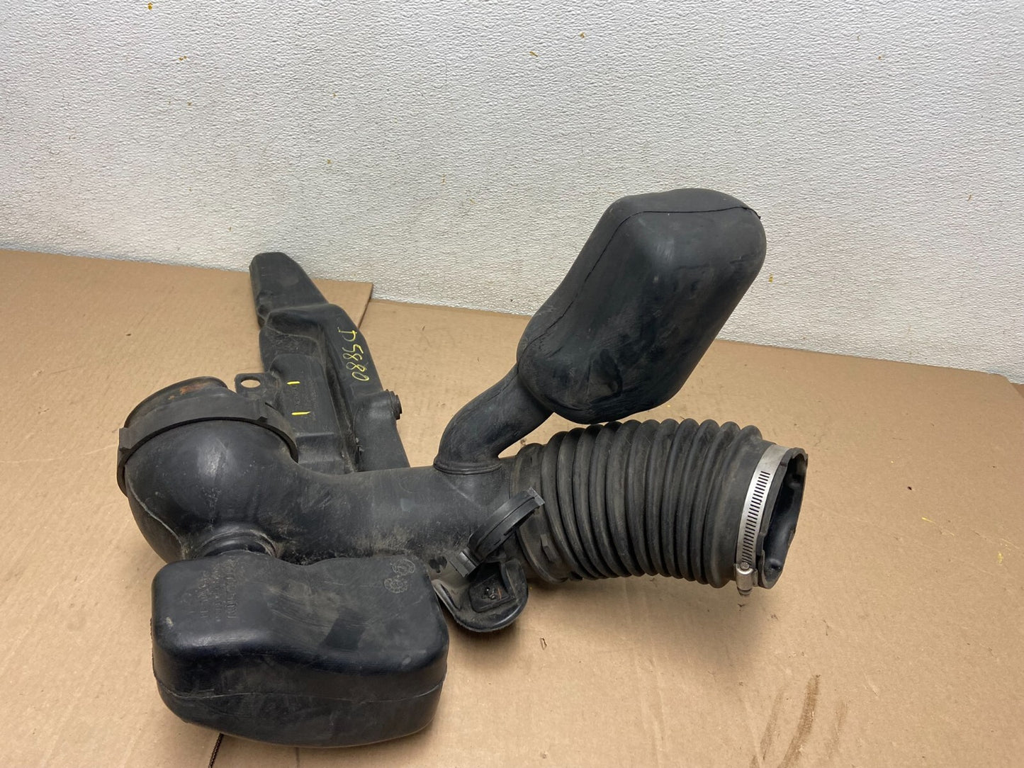 2009 to 2014 Cadillac Escalade Air Cleaner Filter Hose Duct D5880 OEM7