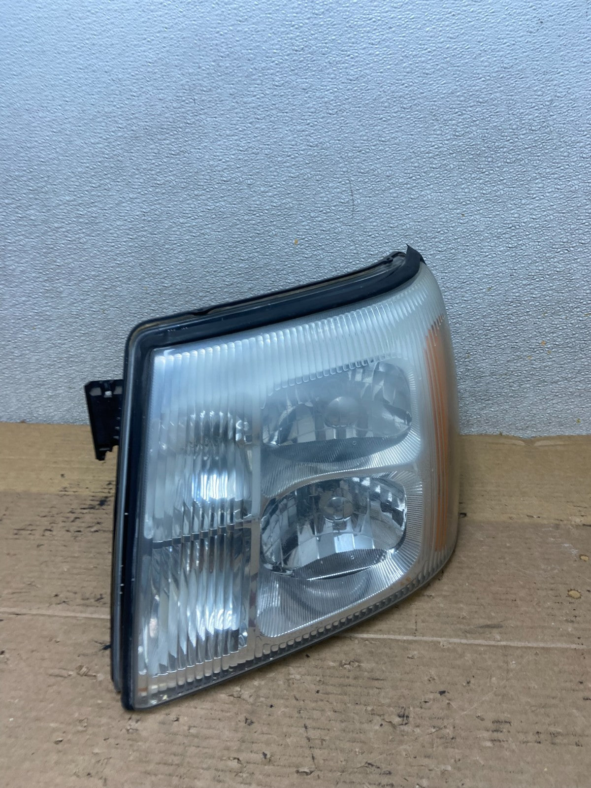 2002 to 2006 Cadillac Escalade Left Driver Lh Xenon HID Headlight Oem AB3360 DW2