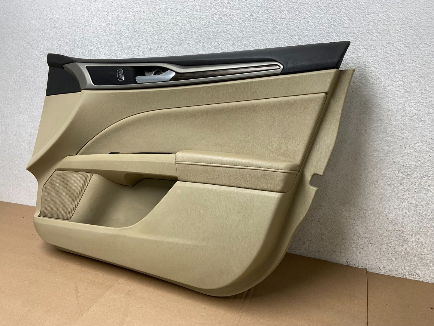 2013 to 2014 Ford Fusion Front Right Passenger Interior Door Panel AG4511 DG1