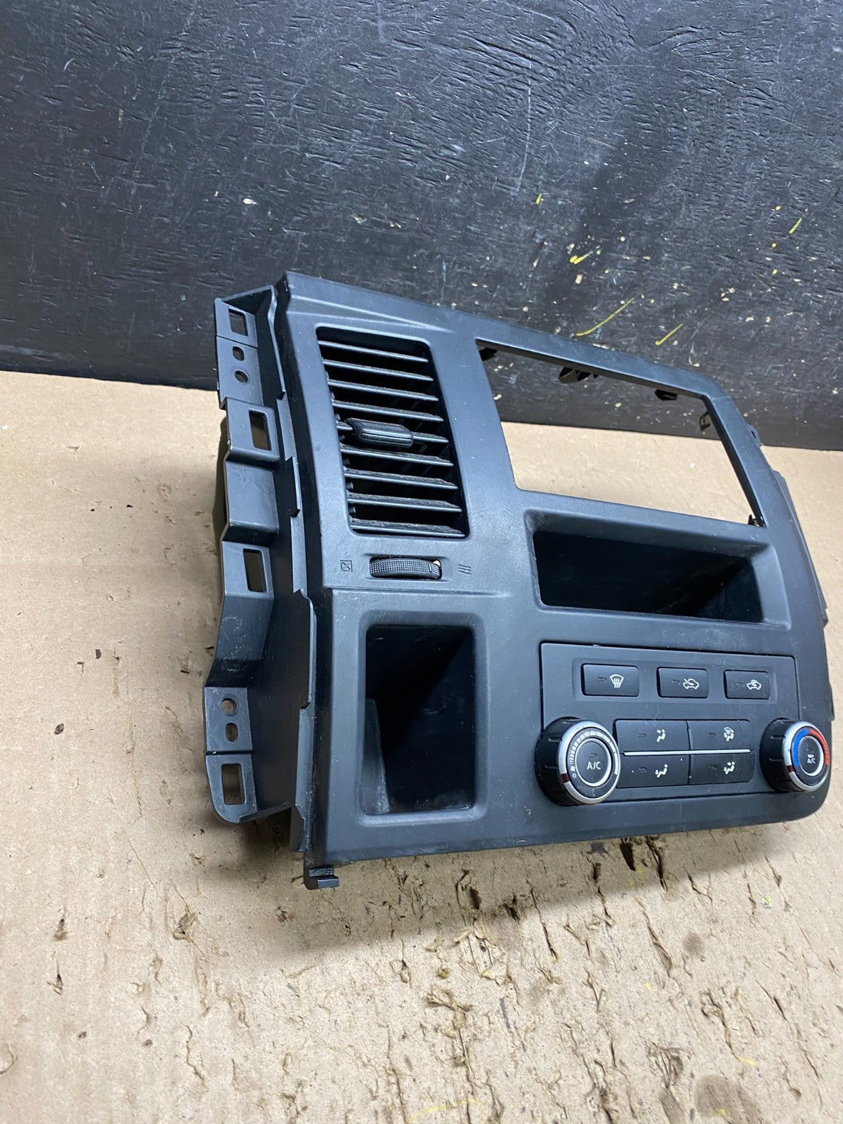 2012-2021 Nissan NV2500 NV3500 Radio Bezel Center Trim Climate Control T8580 DG1