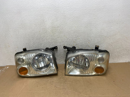 2001 to 2004 Nissan Frontier Left+Right Halogen Headlights AH9394 DW0