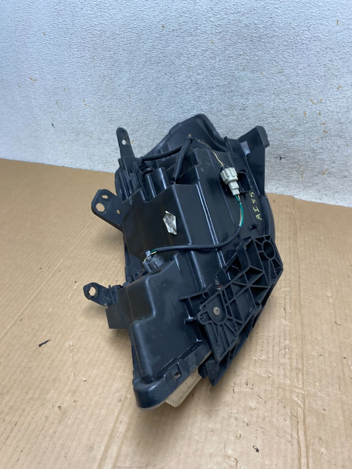 2008 to 2012 Nissan Versa Headlight Right Passenger Rh Side AI5849 DW7