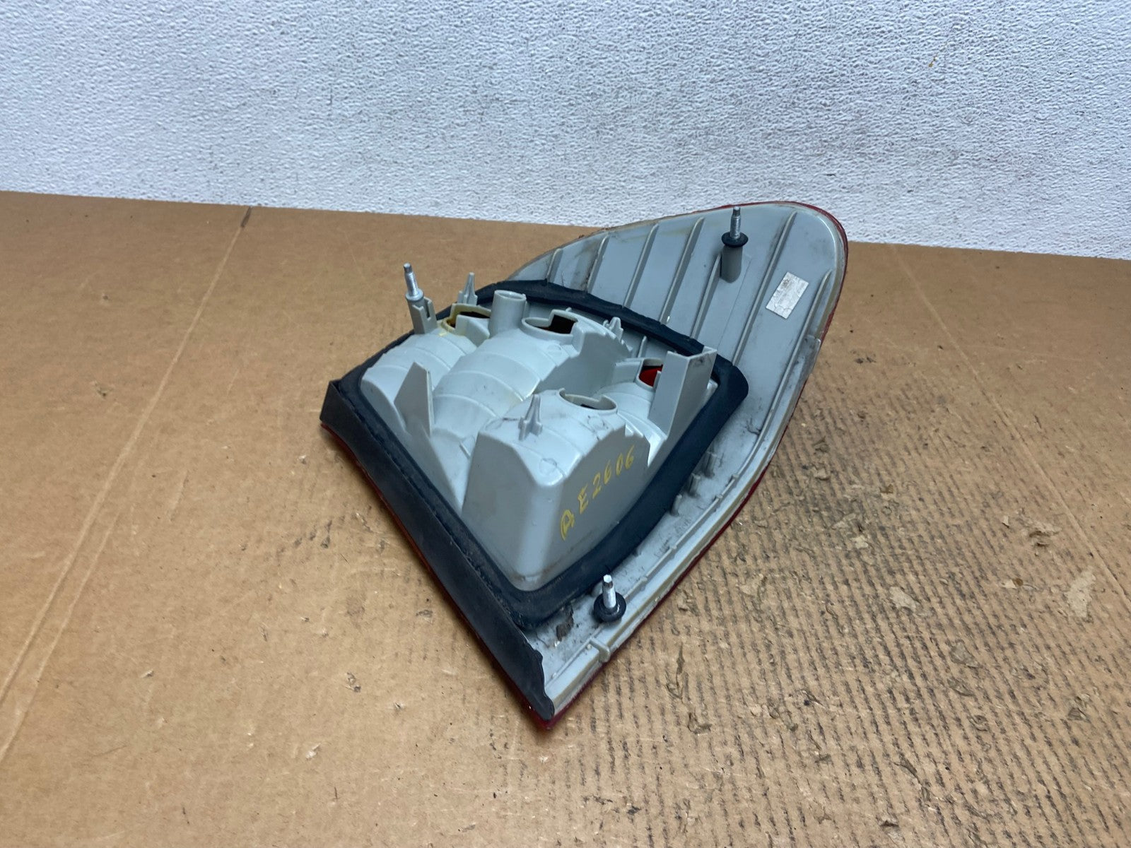 2002 - 2005 BMW 3 E46 Series Left Driver Side Lh Tail Light AE2606 LK6