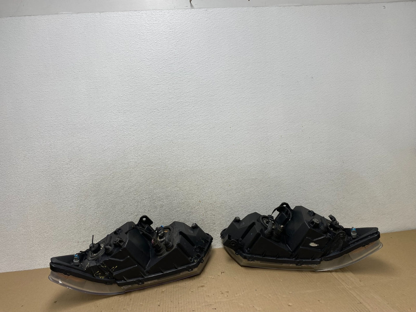 2009 to 2017 Dodge Journey Headlights Left+Right Set Halogen AG6899 DW9