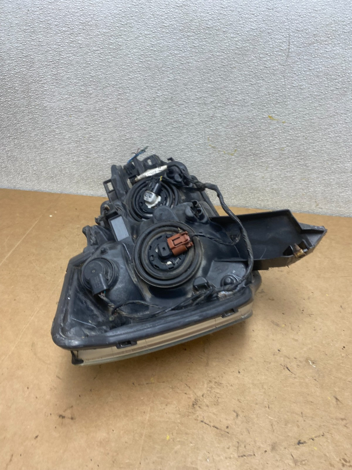 2004 to 2007 Nissan Armada Left Driver Lh Side Headlight Halogen X6702 DW14