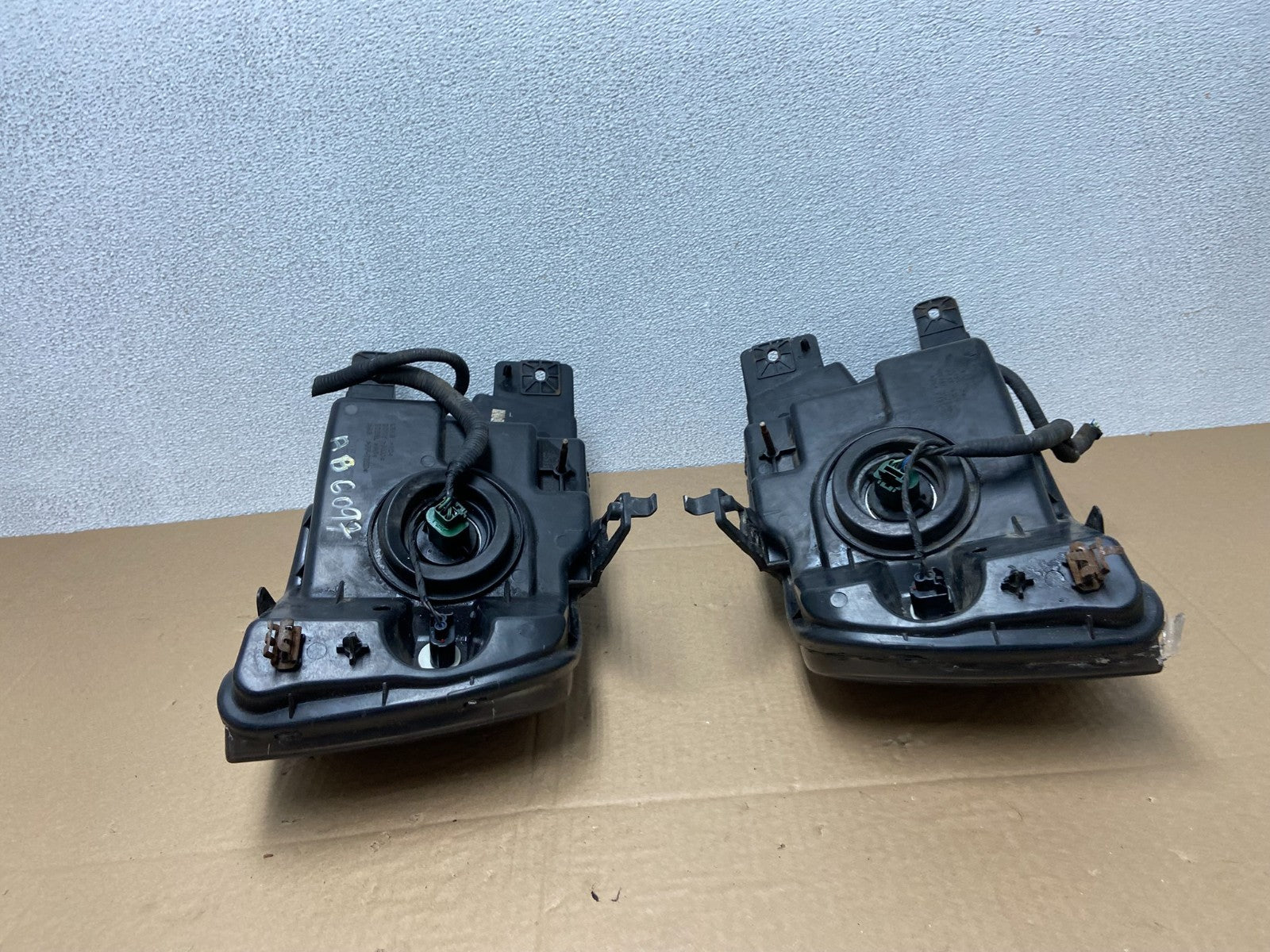 2004 to 2008 Ford F-150 F150 Left+Right Halogen Headlights AB6097 DW8