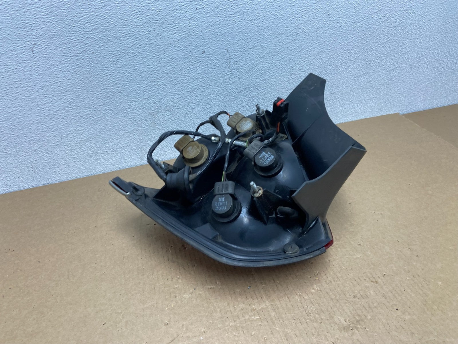 1998-2003 Ford Crown Victoria Left Driver Lh Side Tail Light Oem AC1122 DW4